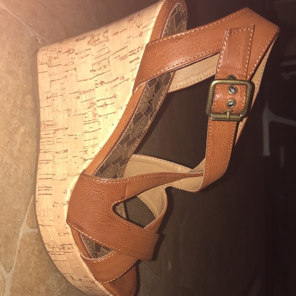 Brie Rampage heels - Picture 2 of 3